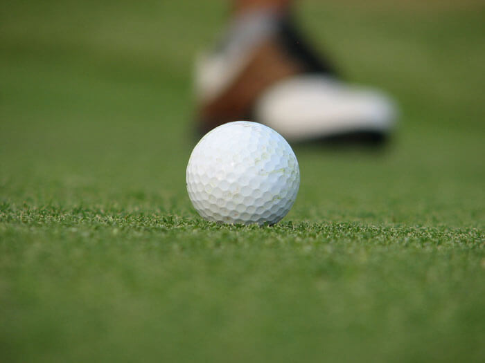 how-to-be-deadly-accurate-on-those-tricky-downhill-putts-2