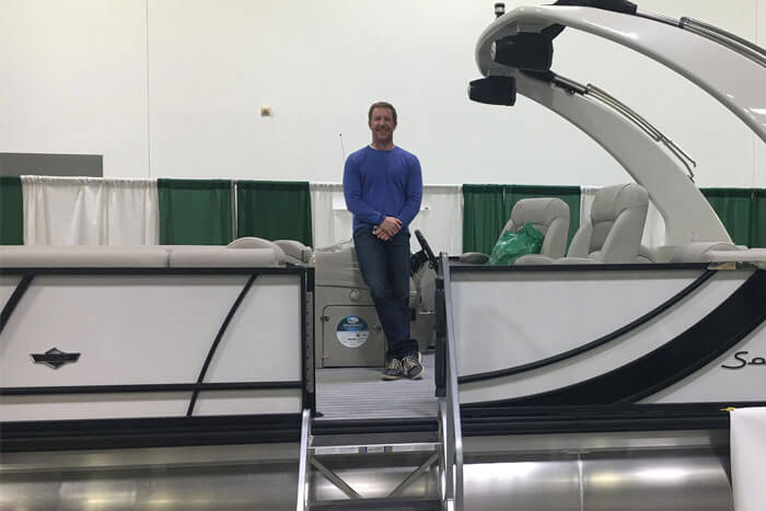 Guy Sinks $100k putt